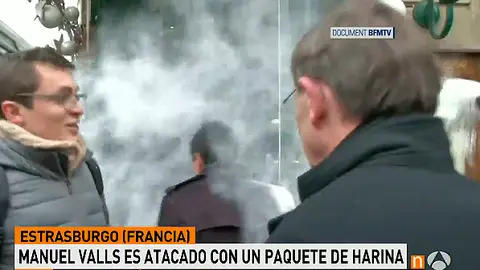 El momento en el que Manuel Valls ha sido agredido El momento en el que Manuel Valls ha sido agredido