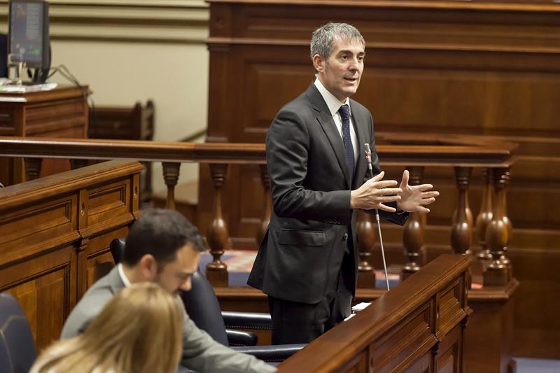 Se rompe el pacto de Gobierno en Canarias y cesan a los cuatro consejeros del PSOE Se rompe el pacto de Gobierno en Canarias y cesan a los cuatro consejeros del PSOE
