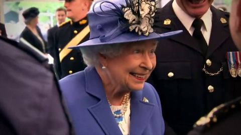 Frame 34.716297 de: El estado de salud de la reina Isabel II preocupa en Iglaterra