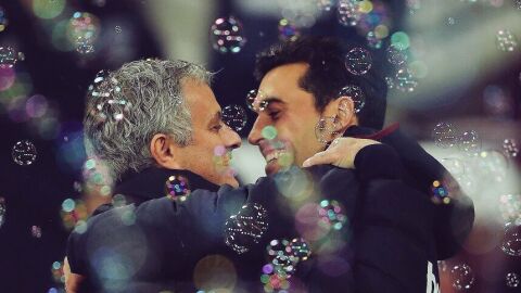 Mourinho y Arbeloa se funden en un abrazo antes del partido