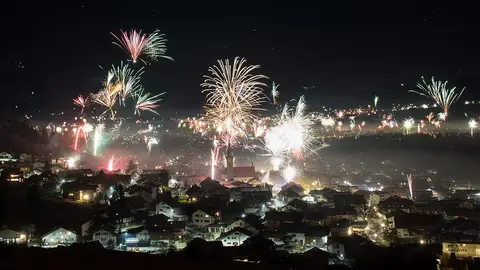 Fiesta de fin de año en Burgberg im Allgaeu, Alemania (01-01-2017) Fiesta de fin de año en Burgberg im Allgaeu, Alemania (01-01-2017)