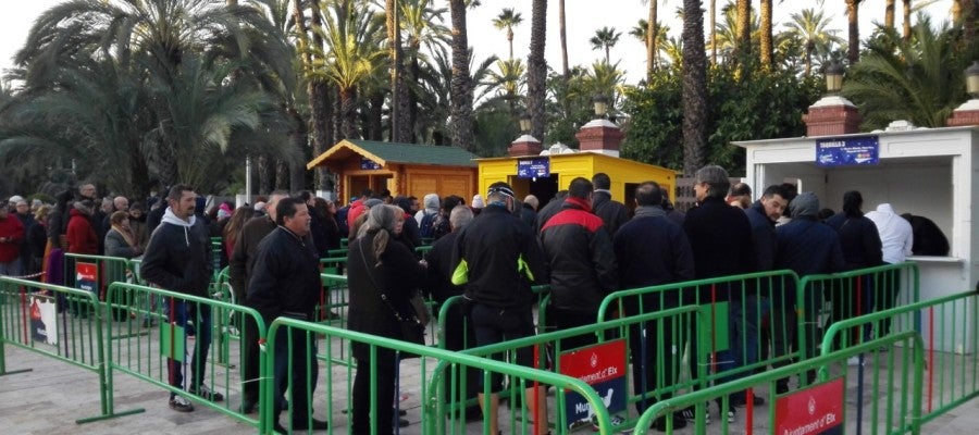 Casetas de vemta de sillas para la Cabalgata de Reyes de Elche. Casetas de vemta de sillas para la Cabalgata de Reyes de Elche.