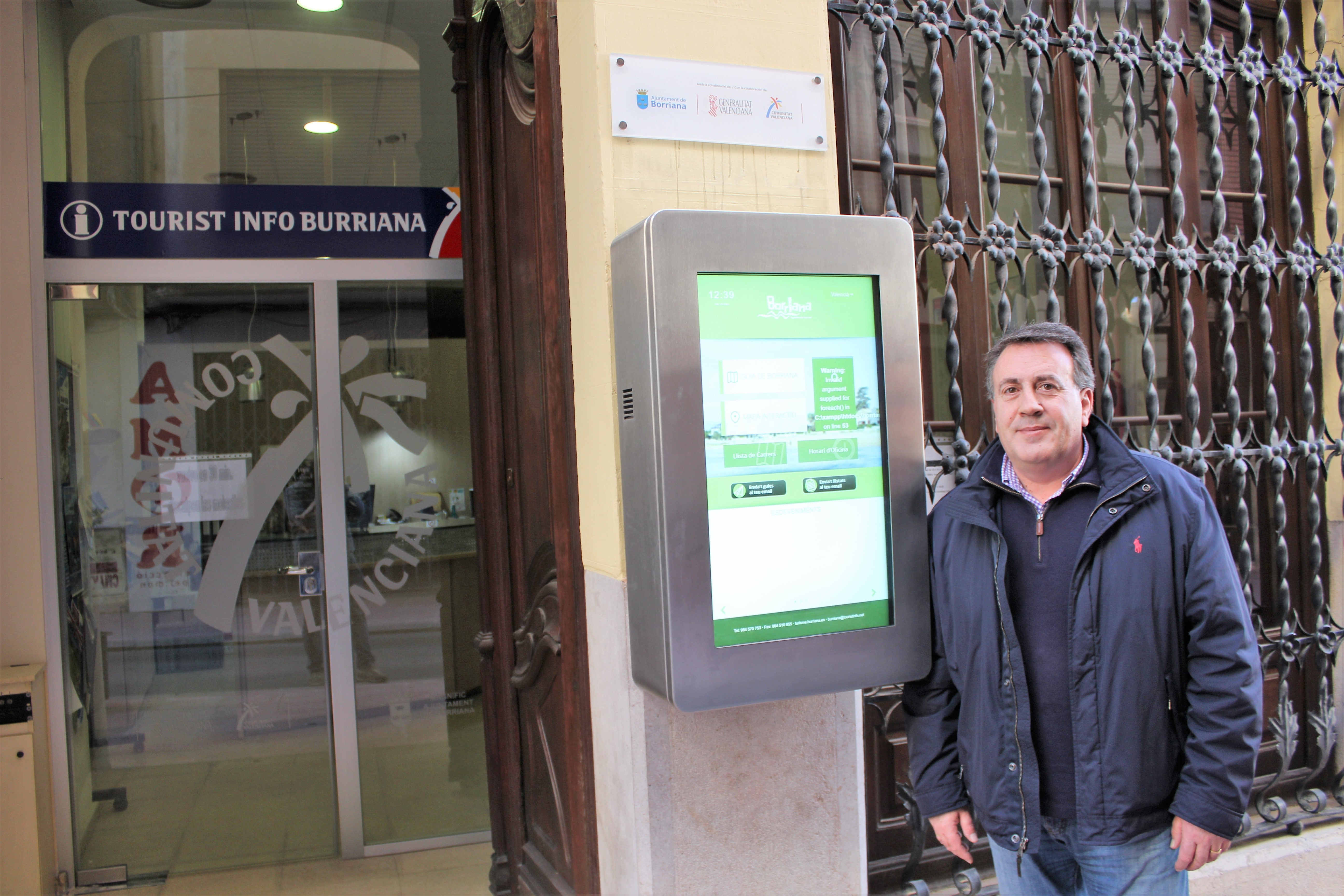 Borriana instala una pantalla táctil de información turística en la TouristInfo del Carrer Major Borriana instala una pantalla táctil de información turística en la TouristInfo del Carrer Major