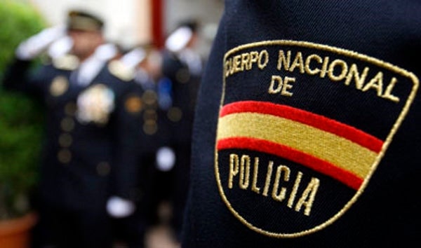 La Policía Nacional detiene en Elche a un hombre por denunciar el falso robo de su teléfono móvil para cobrar un seguro La Policía Nacional detiene en Elche a un hombre por denunciar el falso robo de su teléfono móvil para cobrar un seguro