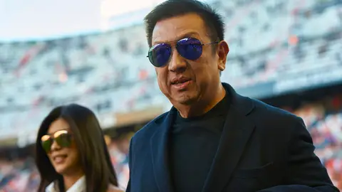 Peter Lim en el campo de Mestalla Peter Lim en el campo de Mestalla