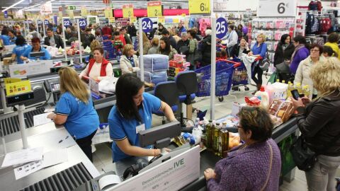 L&iacute;nea de cajas de Carrefour