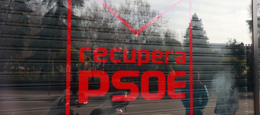 Críticos del PSOE alquilan un local en Ferraz para promover la afiliación Críticos del PSOE alquilan un local en Ferraz para promover la afiliación
