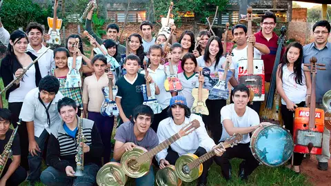 La Orquesta de Instrumentos Reciclados de Cateura La Orquesta de Instrumentos Reciclados de Cateura