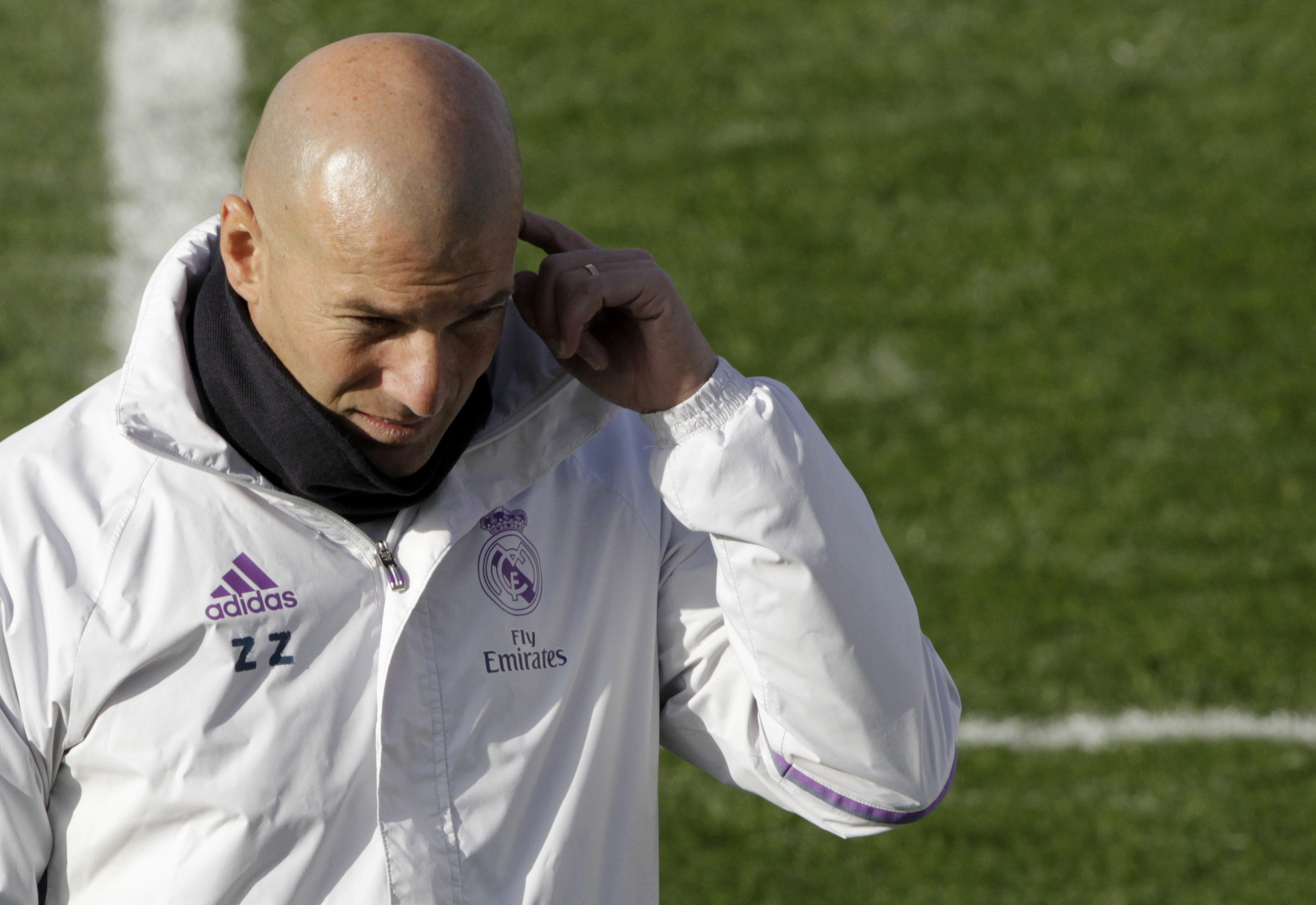Zidane: "Lo normal sería que ganara otro el premio a mejor entrenador del año, yo acabo de llegar" Zidane: "Lo normal sería que ganara otro el premio a mejor entrenador del año, yo acabo de llegar"