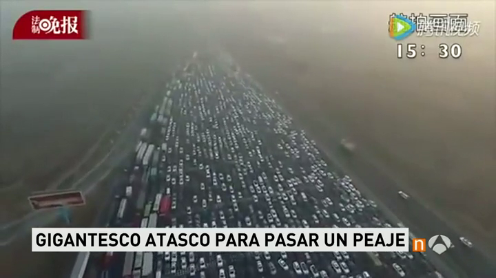 Un increíble atasco colapsa una autopista de 50 carriles en China Un increíble atasco colapsa una autopista de 50 carriles en China