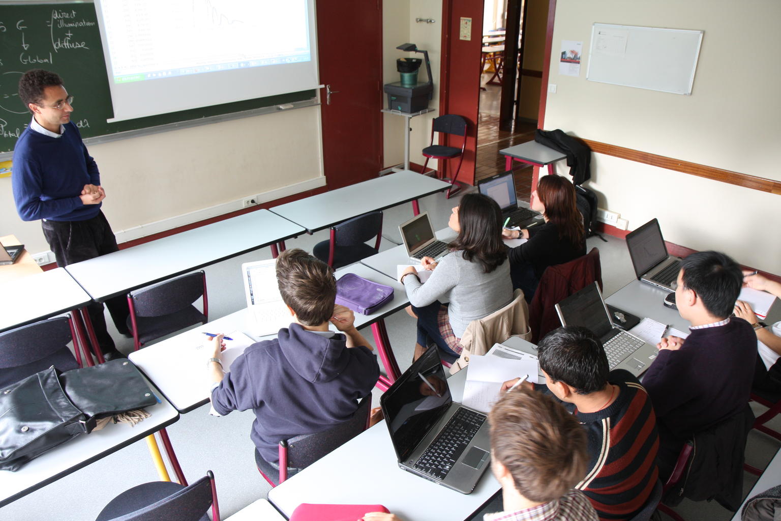 Profesores de Marruecos se rebelan contra un manual escolar que afirma que la Filosofía es contraria al Islam Profesores de Marruecos se rebelan contra un manual escolar que afirma que la Filosofía es contraria al Islam