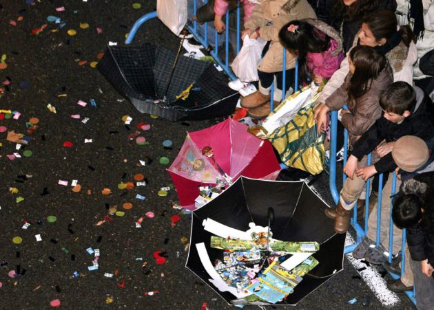 Más de 600 personas y 1.700 kilos de caramelos en la Cabalgata de Reyes de El Ejido Más de 600 personas y 1.700 kilos de caramelos en la Cabalgata de Reyes de El Ejido