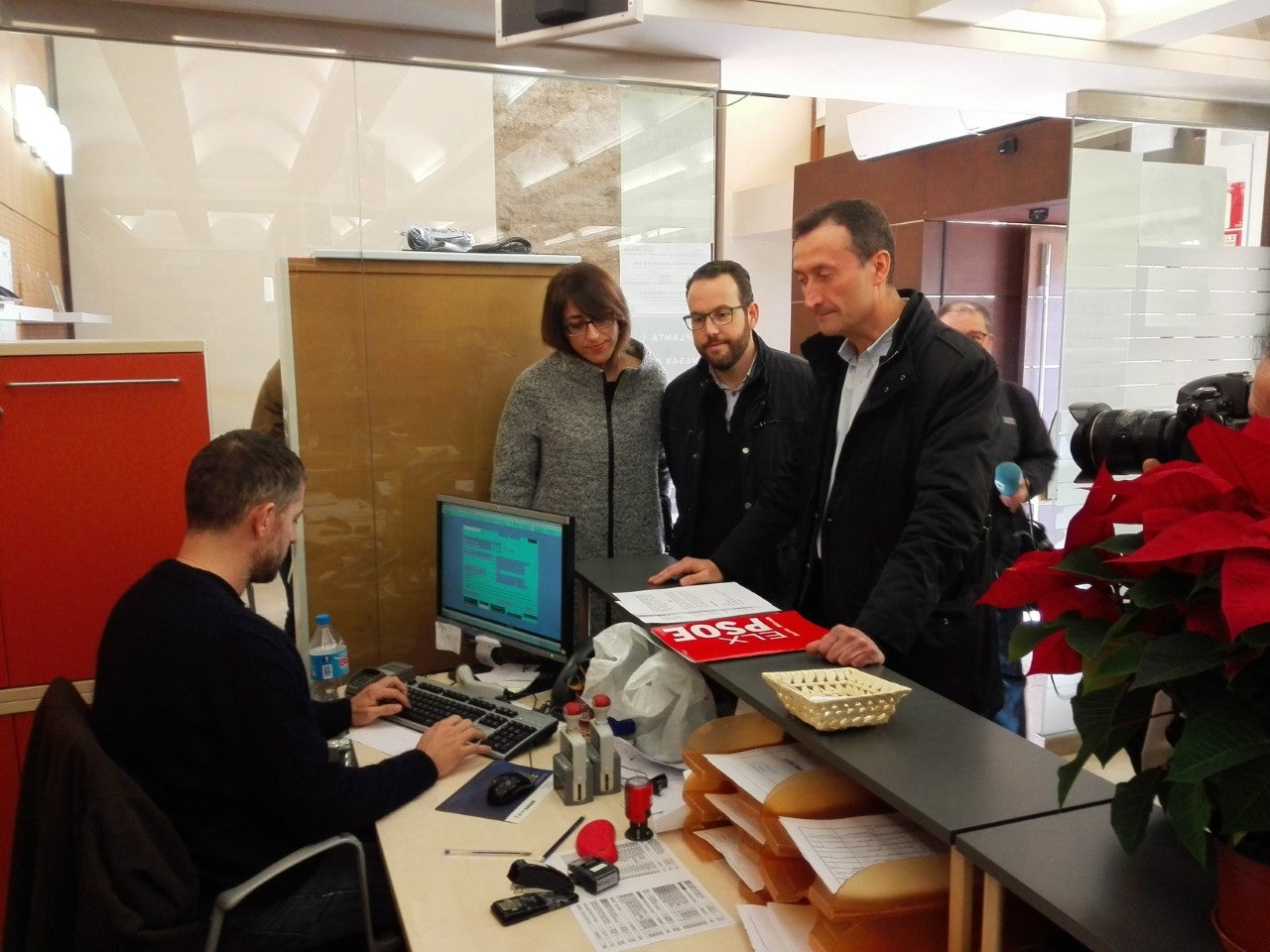 El PSOE de Elche pide a la Diputación Provincial que reconsidere su rechazo al Plan de Cooperación Local de la Generalitat El PSOE de Elche pide a la Diputación Provincial que reconsidere su rechazo al Plan de Cooperación Local de la Generalitat