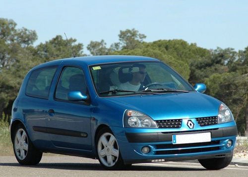 Impide que le roben el coche llamando a la Policía desde el techo mientras iban a 130 km/h Impide que le roben el coche llamando a la Policía desde el techo mientras iban a 130 km/h