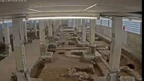 Estado este jueves de las excavaciones arqueológicas en el interior del Mercado Central de Elche. Excavaciones arqueológicas