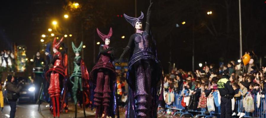 Uno de los espectáculos de la tradicional cabalgata de Reyes en Madrid Uno de los espectáculos de la tradicional cabalgata de Reyes en Madrid