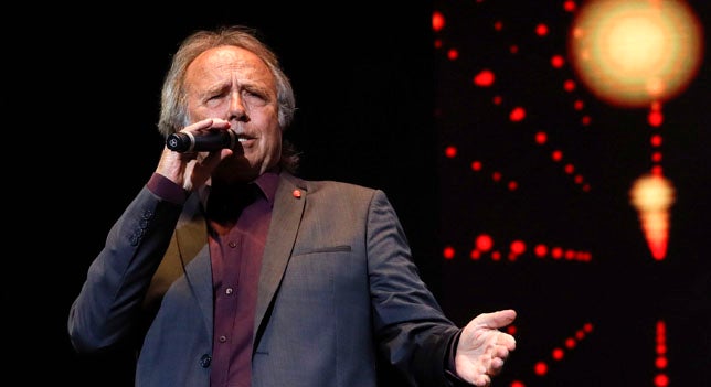 Serrat se rodea de artistas como Manolo García, Estopa o Antonio Orozco para apoyar a los refugiados Serrat se rodea de artistas como Manolo García, Estopa o Antonio Orozco para apoyar a los refugiados