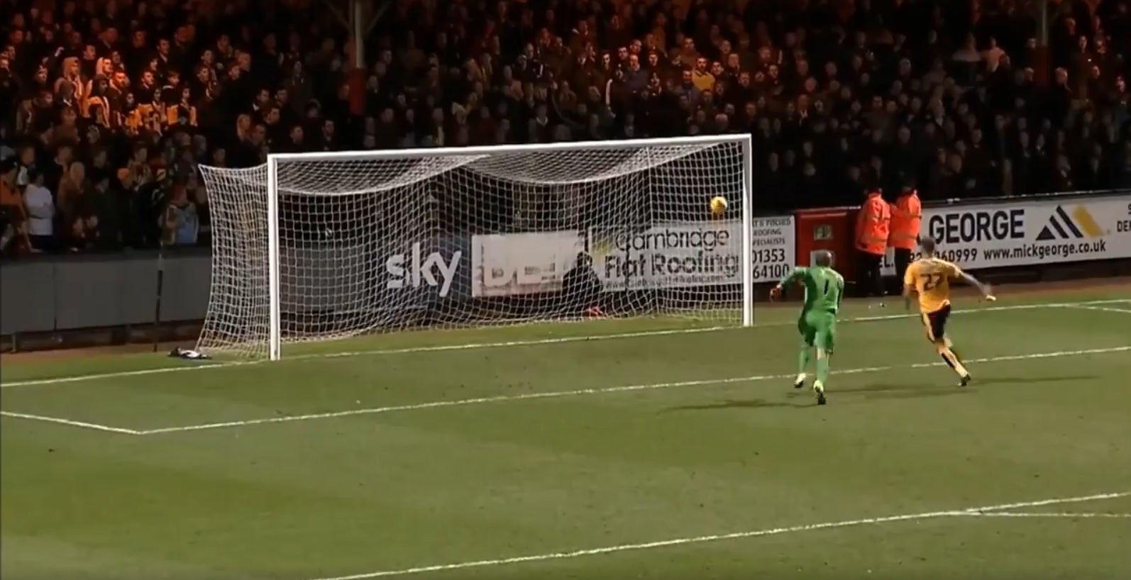 El Notts County recibe el mismo gol absurdo en contra ante el mismo rival... ¡tres veces en un año! El Notts County recibe el mismo gol absurdo en contra ante el mismo rival... ¡tres veces en un año!