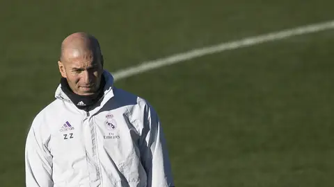 Zidane, durante el entrenamiento del Real Madrid Zidane, durante el entrenamiento del Real Madrid