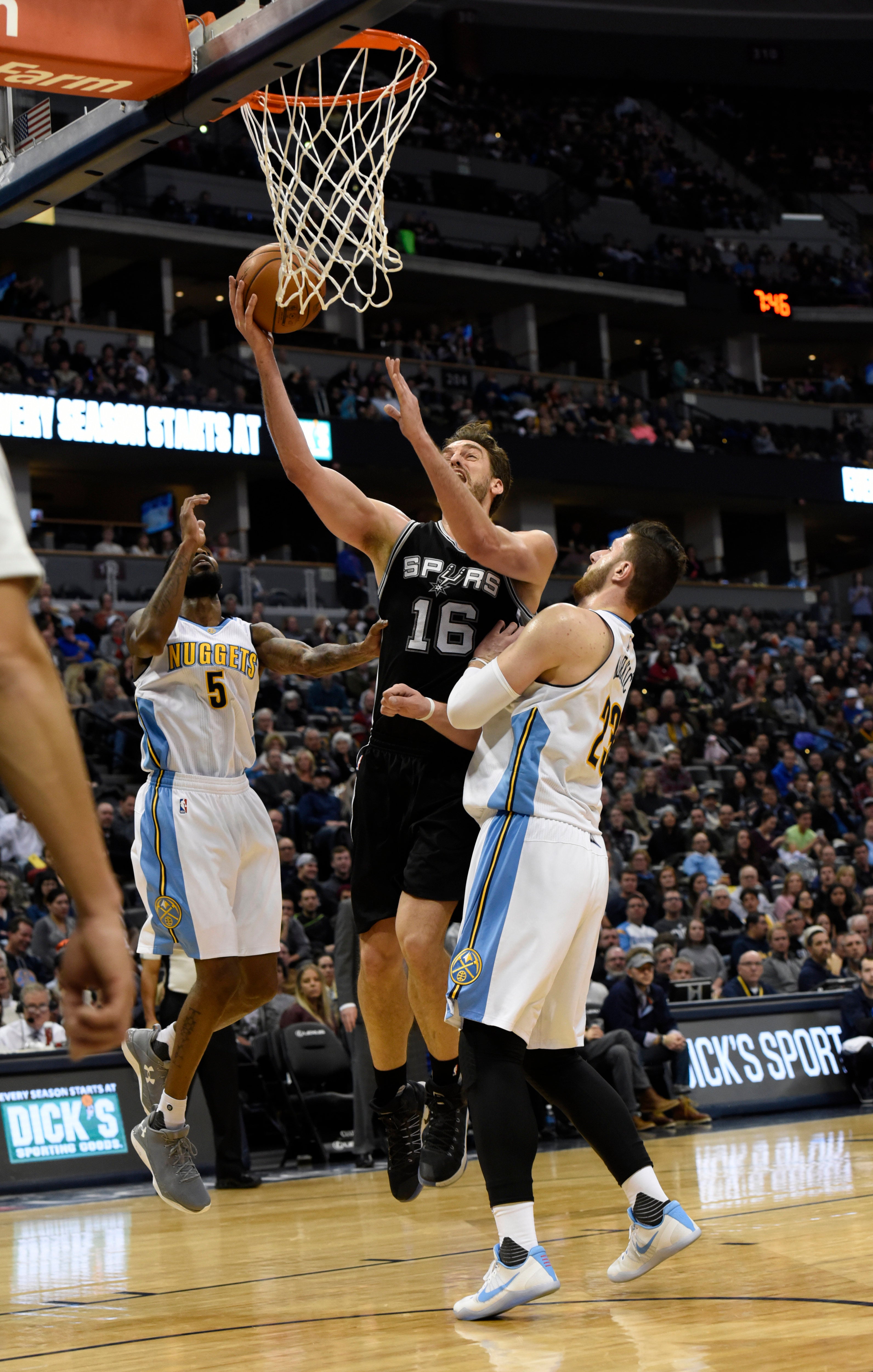 Pau Gasol se regala una buena actuación en la victoria de los Spurs ante los Nuggets Pau Gasol se regala una buena actuación en la victoria de los Spurs ante los Nuggets