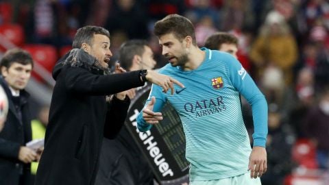Piqu&eacute; atiende a las instrucciones de Luis Enrique