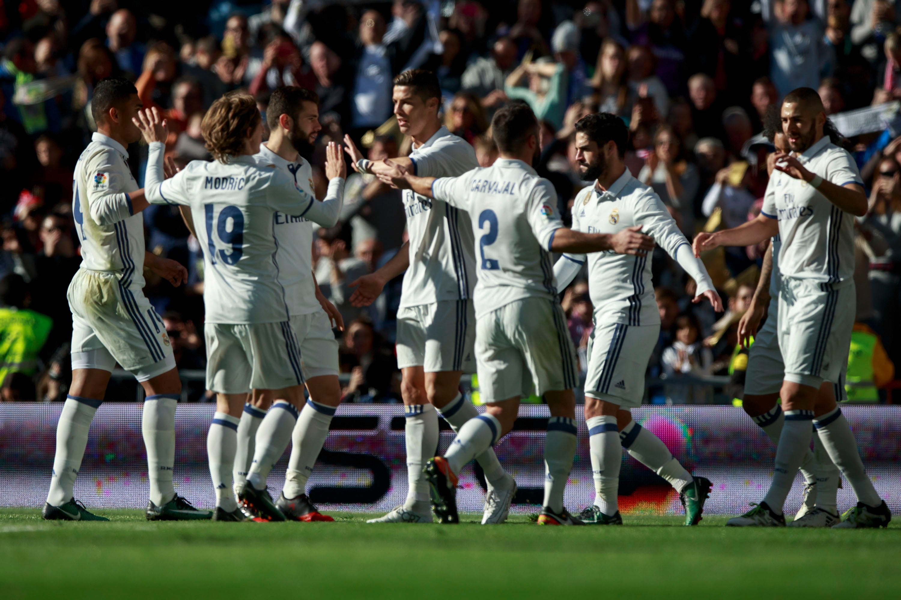 El Real Madrid regresa fuerte a La Liga con una goleada ante el Granada El Real Madrid regresa fuerte a La Liga con una goleada ante el Granada