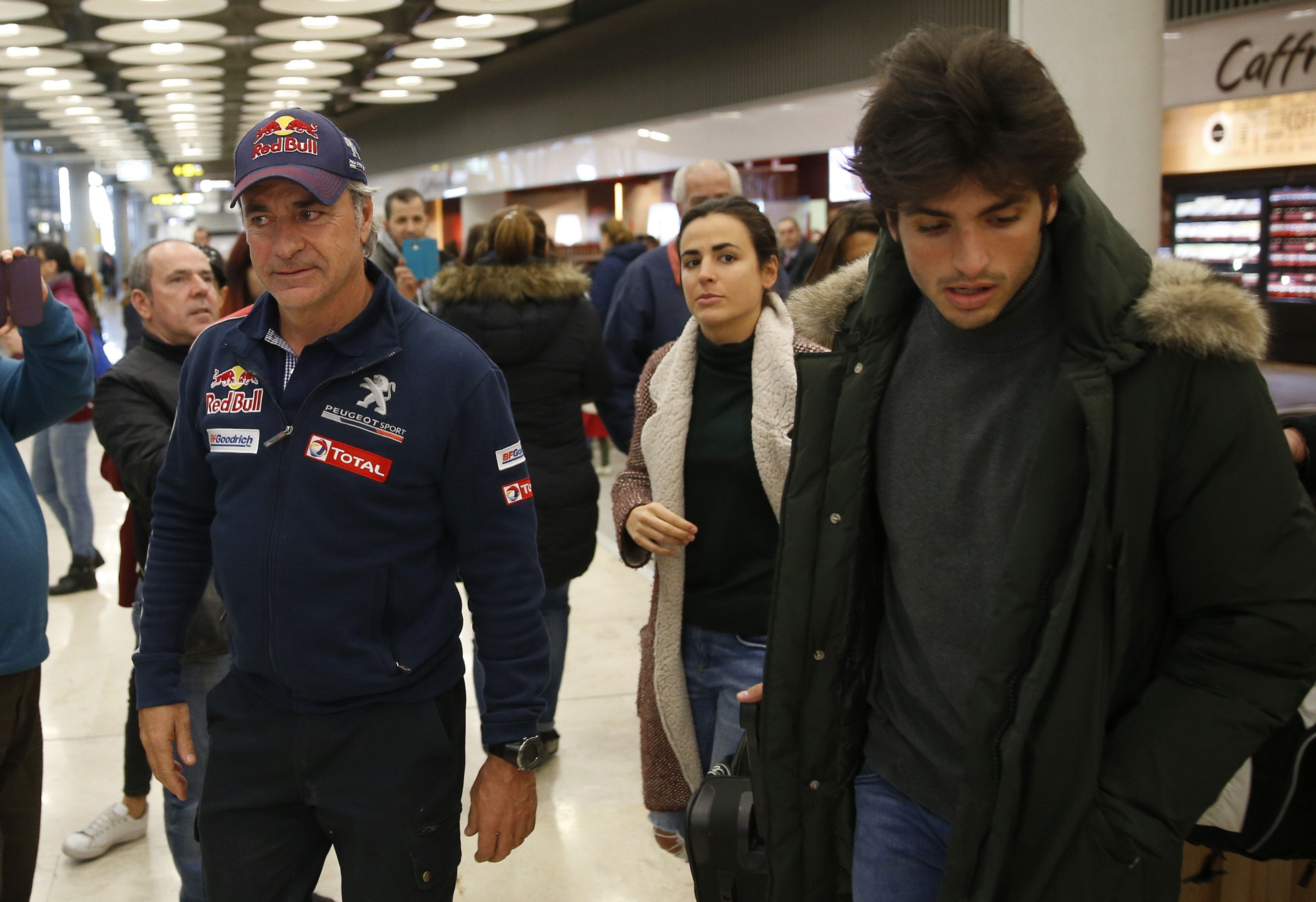 Carlos Sainz: "Estoy dolorido porque quería seguir en el Dakar" Carlos Sainz: "Estoy dolorido porque quería seguir en el Dakar"