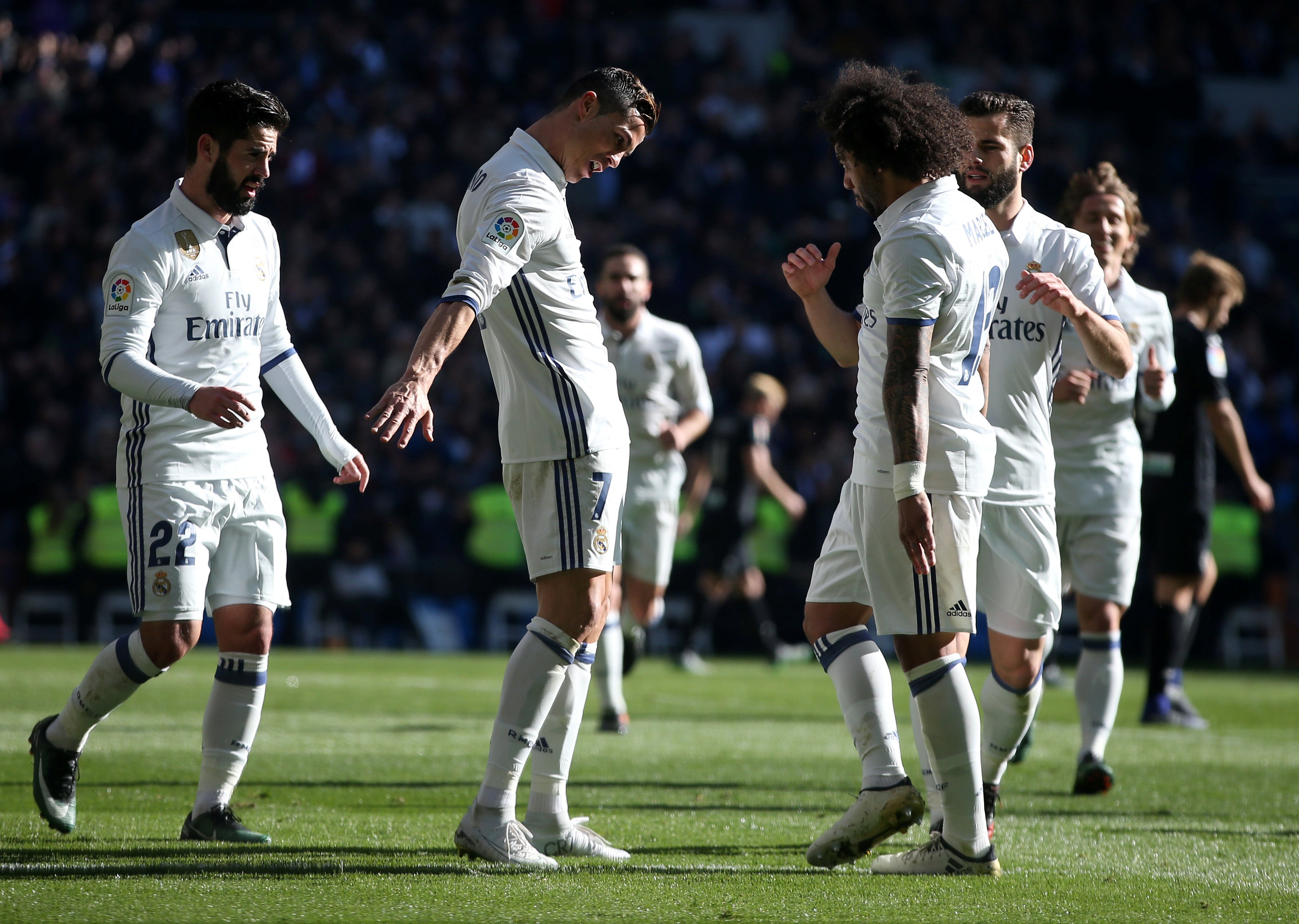 El Real Madrid alarga su racha de victorias e iguala el récord de 39 partidos sin perder del Barça de Luis Enrique El Real Madrid alarga su racha de victorias e iguala el récord de 39 partidos sin perder del Barça de Luis Enrique