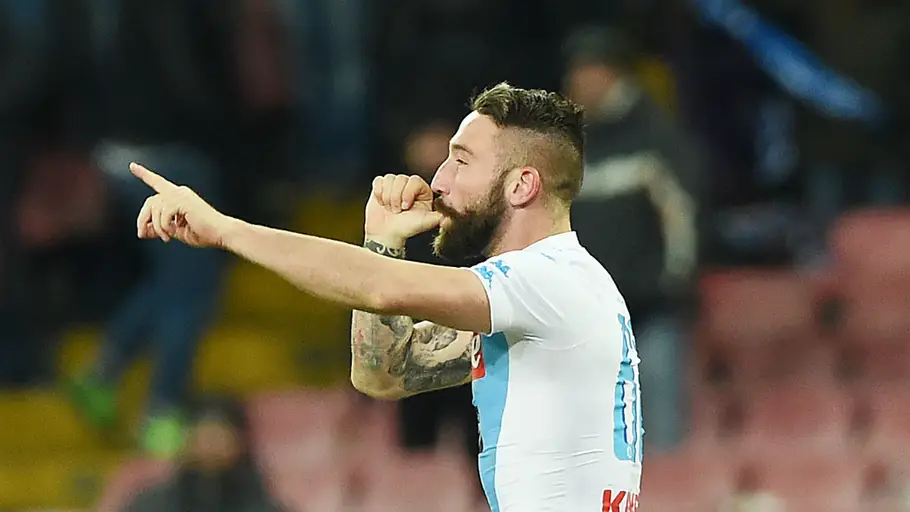 Tonelli celebra un gol con el Nápoles Tonelli celebra un gol con el Nápoles