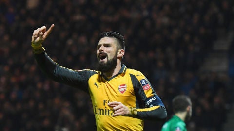 Giroud celebrando su gol