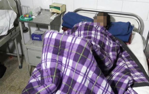 Una mujer maltratada es operada en la India después de que su marido le introdujera un rodillo en el intestino Una mujer maltratada es operada en la India después de que su marido le introdujera un rodillo en el intestino