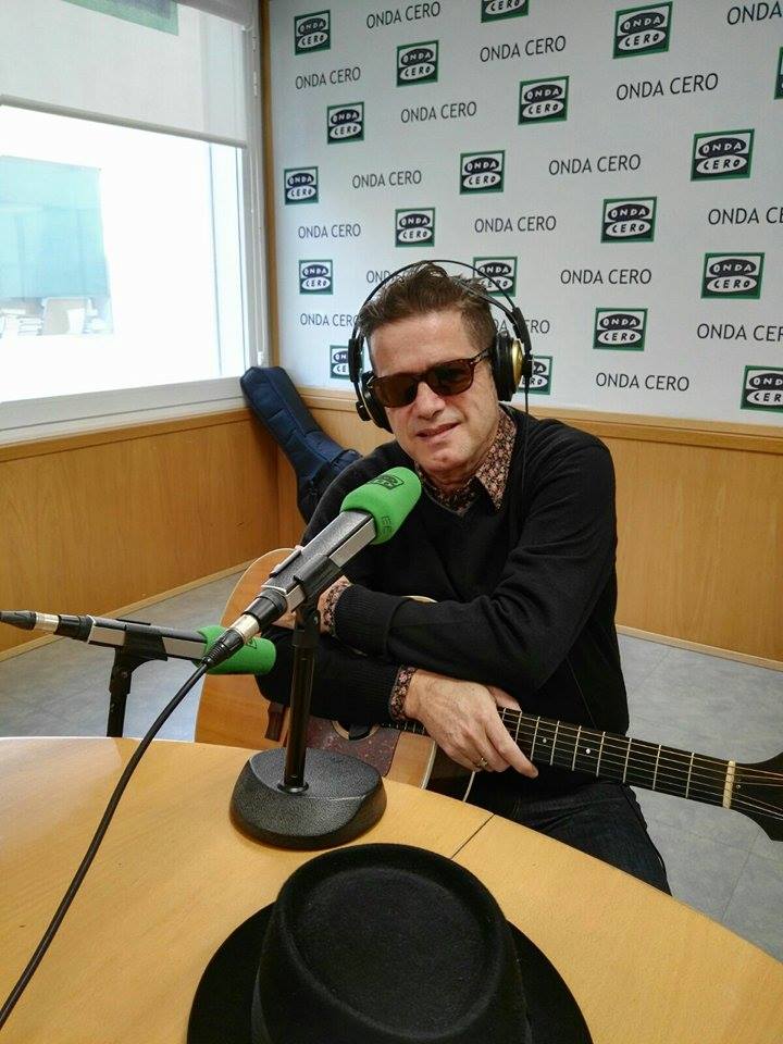 Santiago Auserón: "Me gusta mantener el reto de la búsqueda y que lo necesario se convierta en arte" Santiago Auserón: "Me gusta mantener el reto de la búsqueda y que lo necesario se convierta en arte"