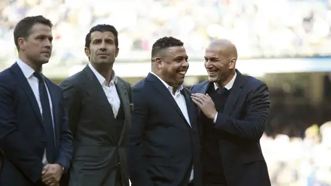 Ronaldo, con Owen, Figo y Zidane Ronaldo, con Owen, Figo y Zidane
