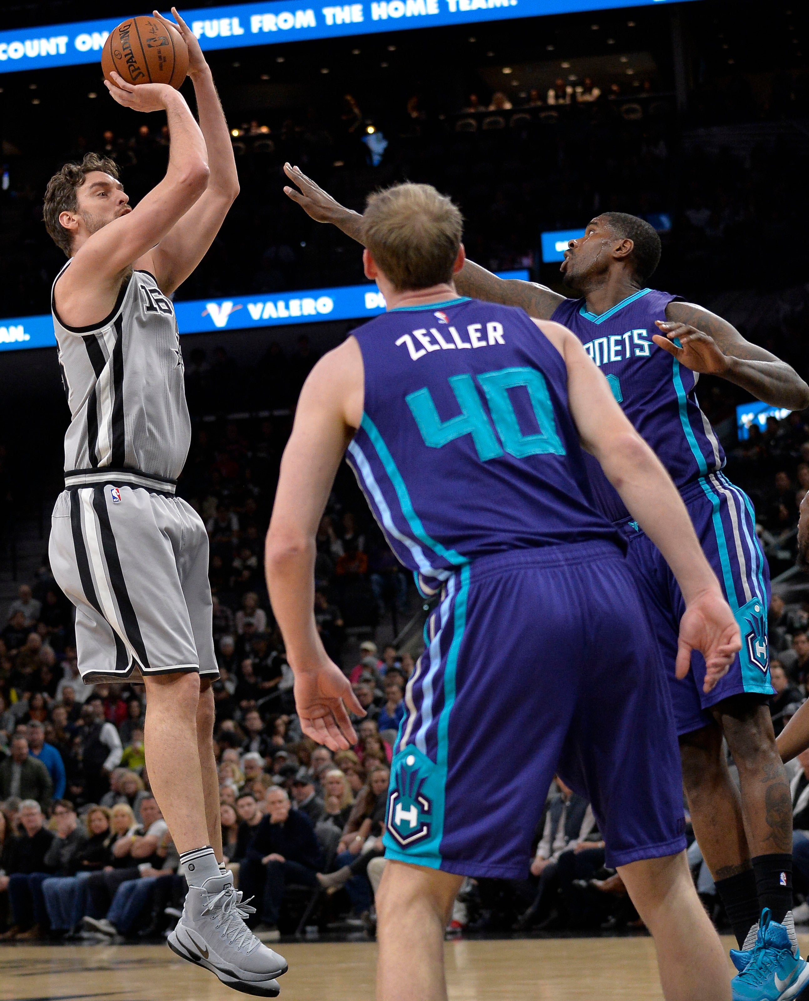 Los Spurs ganan con un Pau Gasol poco inspirado; actuaciones destacadas de Ricky Rubio y Mirotic Los Spurs ganan con un Pau Gasol poco inspirado; actuaciones destacadas de Ricky Rubio y Mirotic