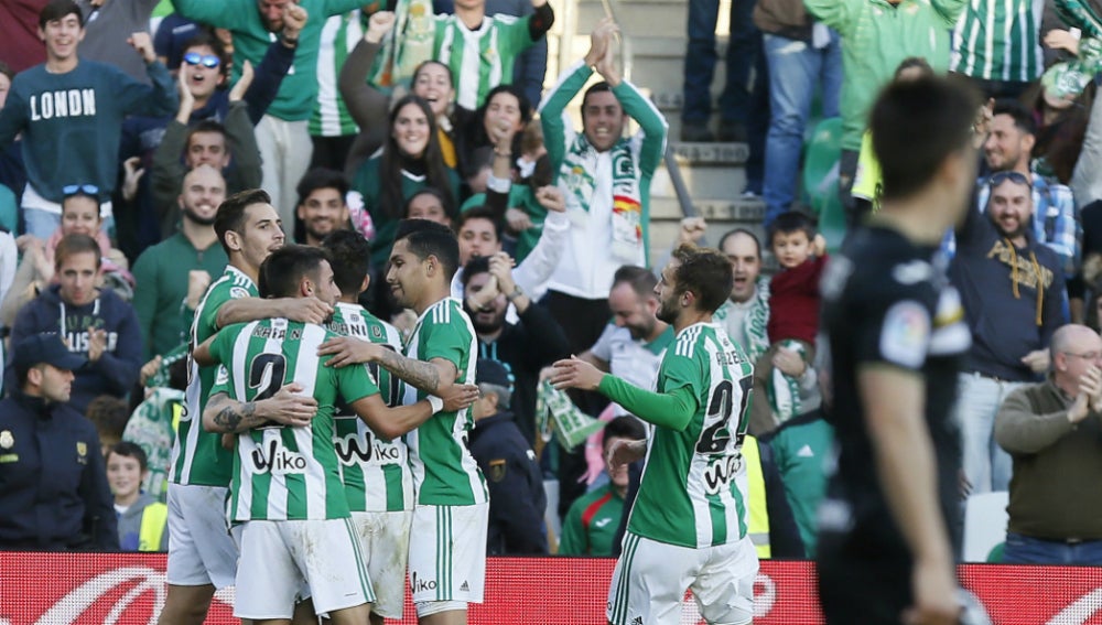 El Betis celebra un gol 