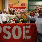 La portavoz de las Plataformas militantes socialistas de España, Nieves Hernández, junto a representantes de las casi 50 plataformas de militantes del PSOE constituidas por toda España en los últimos meses