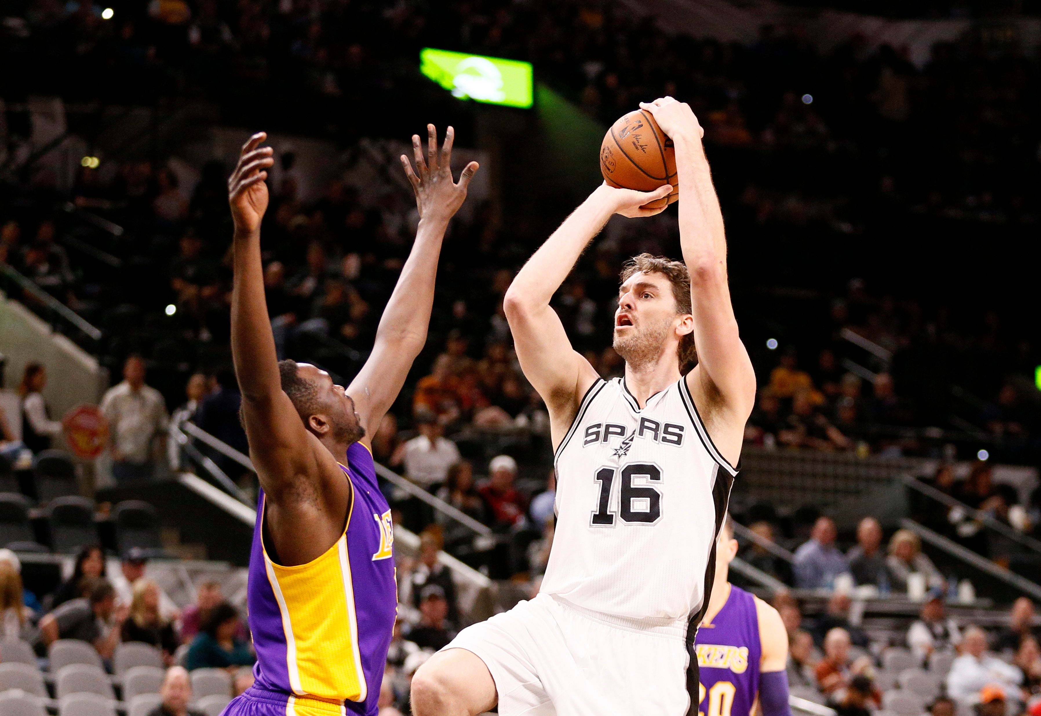Pau Gasol lidera la paliza de los Spurs a los Lakers en una jornada sin mucha presencia española Pau Gasol lidera la paliza de los Spurs a los Lakers en una jornada sin mucha presencia española