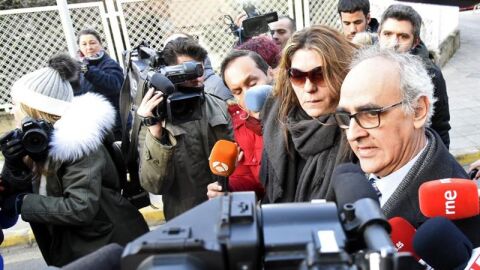 La madre de Nadia, Margarita Garau, acompa&ntilde;ada por su abogado, Alberto Mart&iacute;n