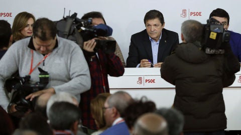 Javier Fern&aacute;ndez, presidente de la gestora del PSOE