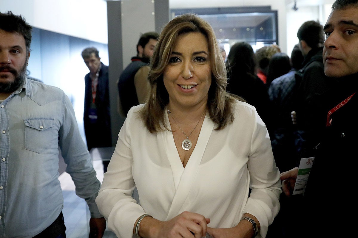 Susana Díaz comunica a su Ejecutiva que aspira a liderar el PSOE y que seguirá en la Junta de Andalucía Susana Díaz comunica a su Ejecutiva que aspira a liderar el PSOE y que seguirá en la Junta de Andalucía