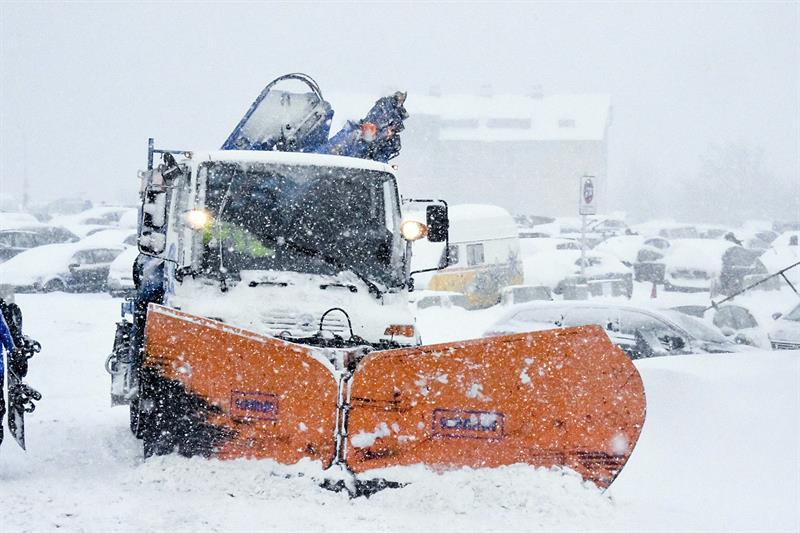 200 efectivos, 34 vehículos y 1.700 toneladas de sal preparado para el plan de invierno en la carreteras extremeñas 200 efectivos, 34 vehículos y 1.700 toneladas de sal preparado para el plan de invierno en la carreteras extremeñas