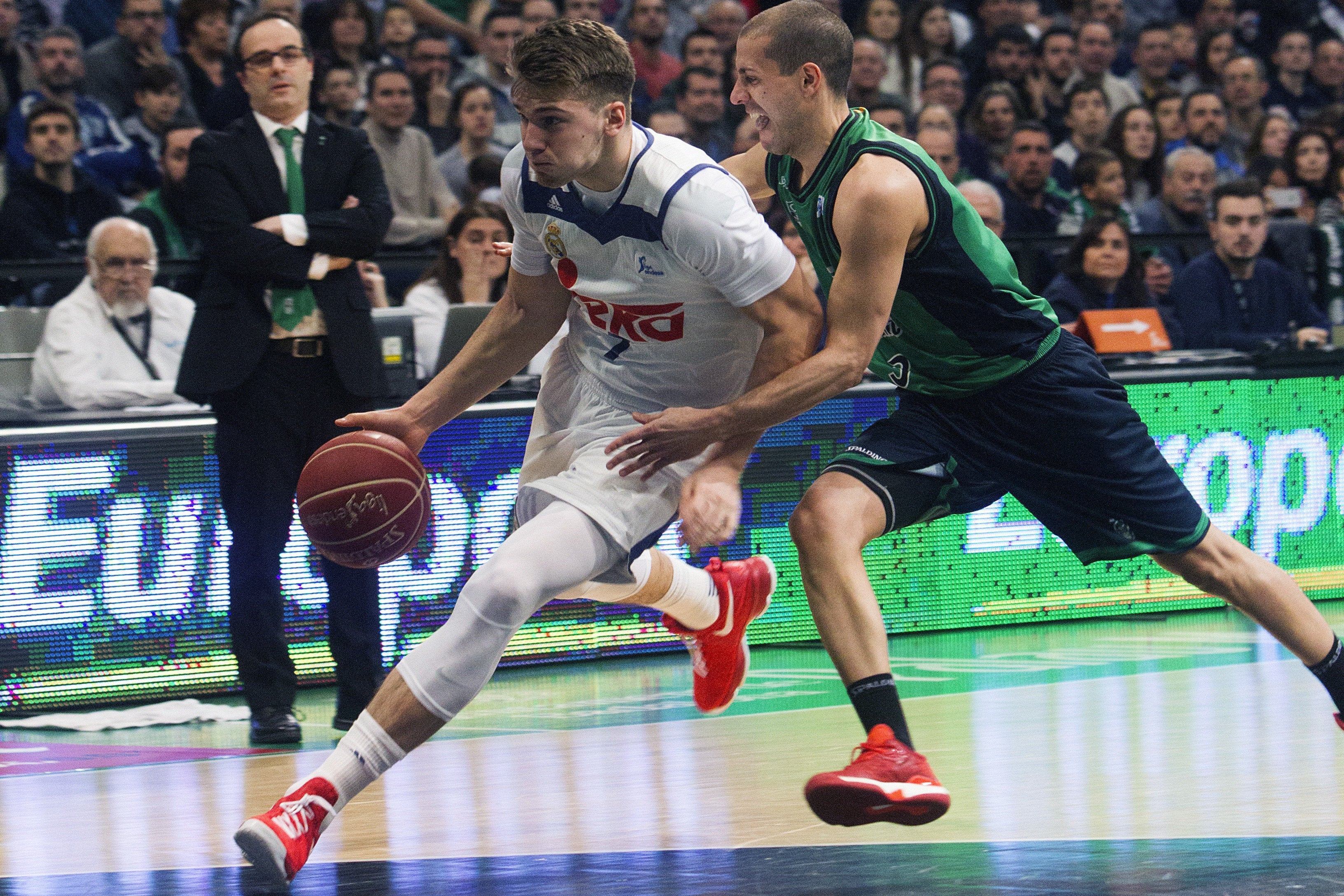 El Real Madrid evita la derrota ante el Joventut gracias a Felipe Reyes y Sergio Llull El Real Madrid evita la derrota ante el Joventut gracias a Felipe Reyes y Sergio Llull