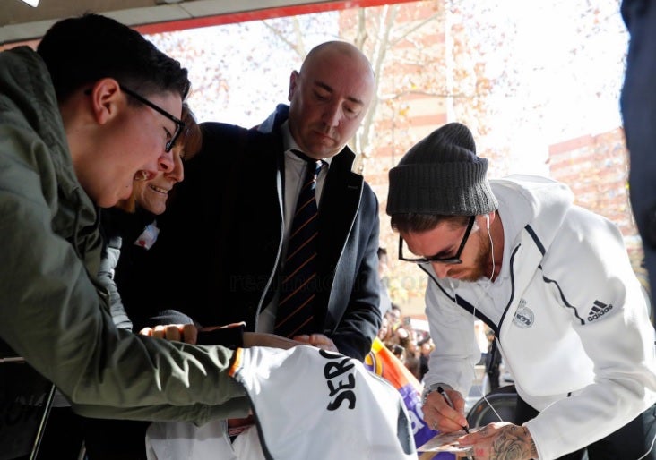 El Real Madrid anula su habitual acto de firmas y fotos con aficionados por el coronavirus El Real Madrid anula su habitual acto de firmas y fotos con aficionados por el coronavirus