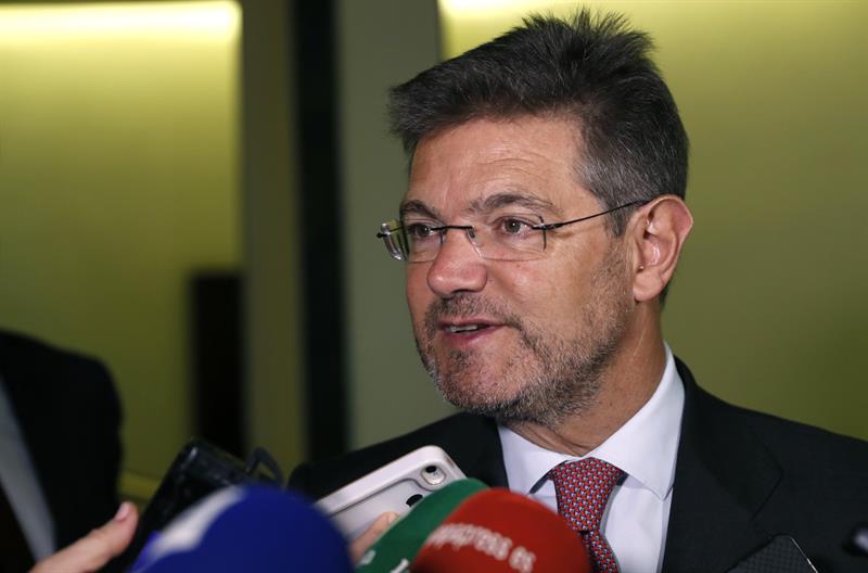 Catalá asegura que "no tiene sentido" la decisión de Trump de retirar la web en español Catalá asegura que "no tiene sentido" la decisión de Trump de retirar la web en español