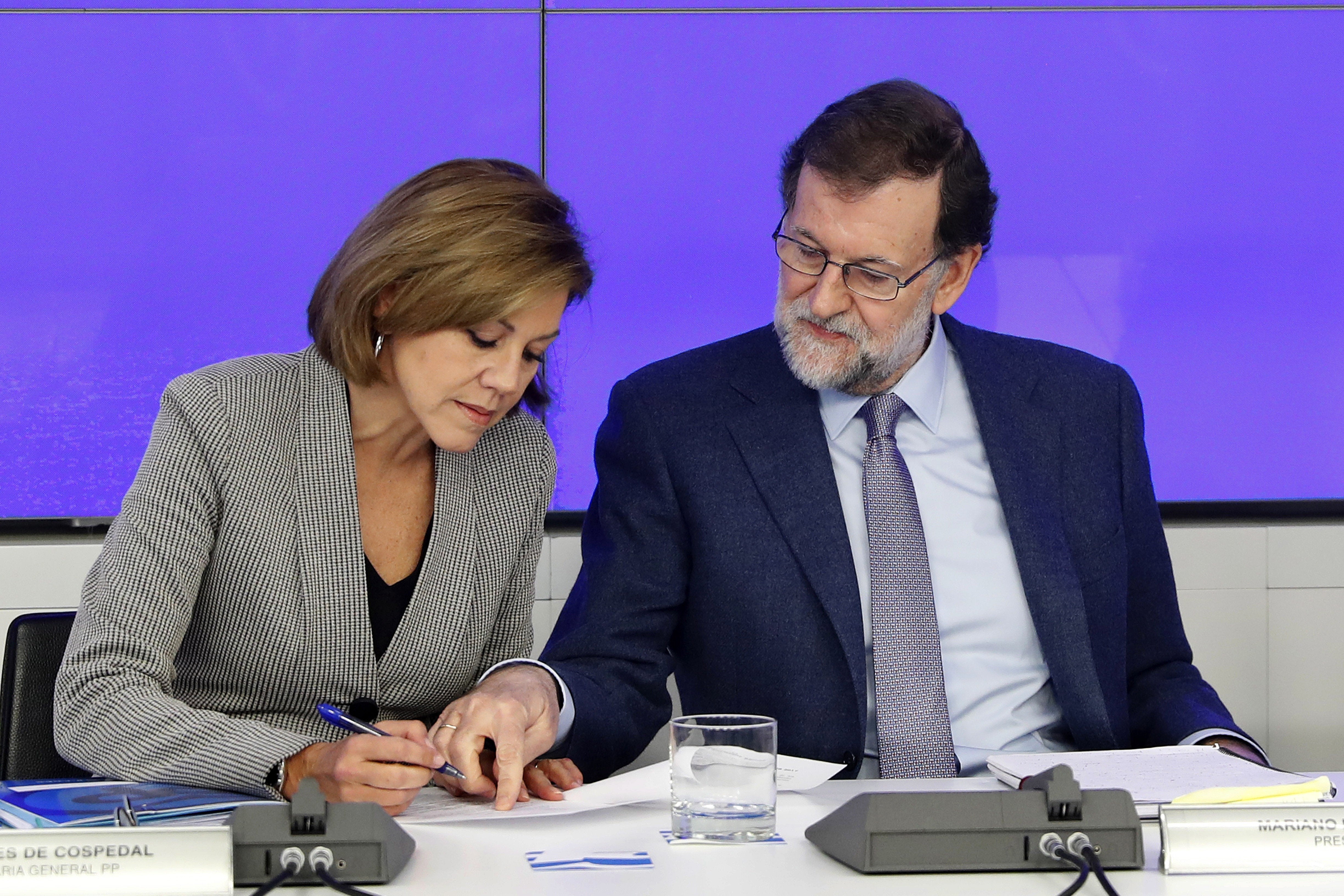 El PP se consolida como primera fuerza política y el PSOE sigue bajando El PP se consolida como primera fuerza política y el PSOE sigue bajando