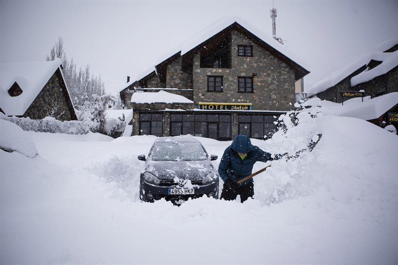 La nieve mantiene en alerta roja a Huesca y Lleida, con alto riesgo de aludes La nieve mantiene en alerta roja a Huesca y Lleida, con alto riesgo de aludes