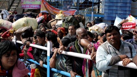 Aglomeraci&oacute;n en los barcos que transportaban a las personas desde la isla