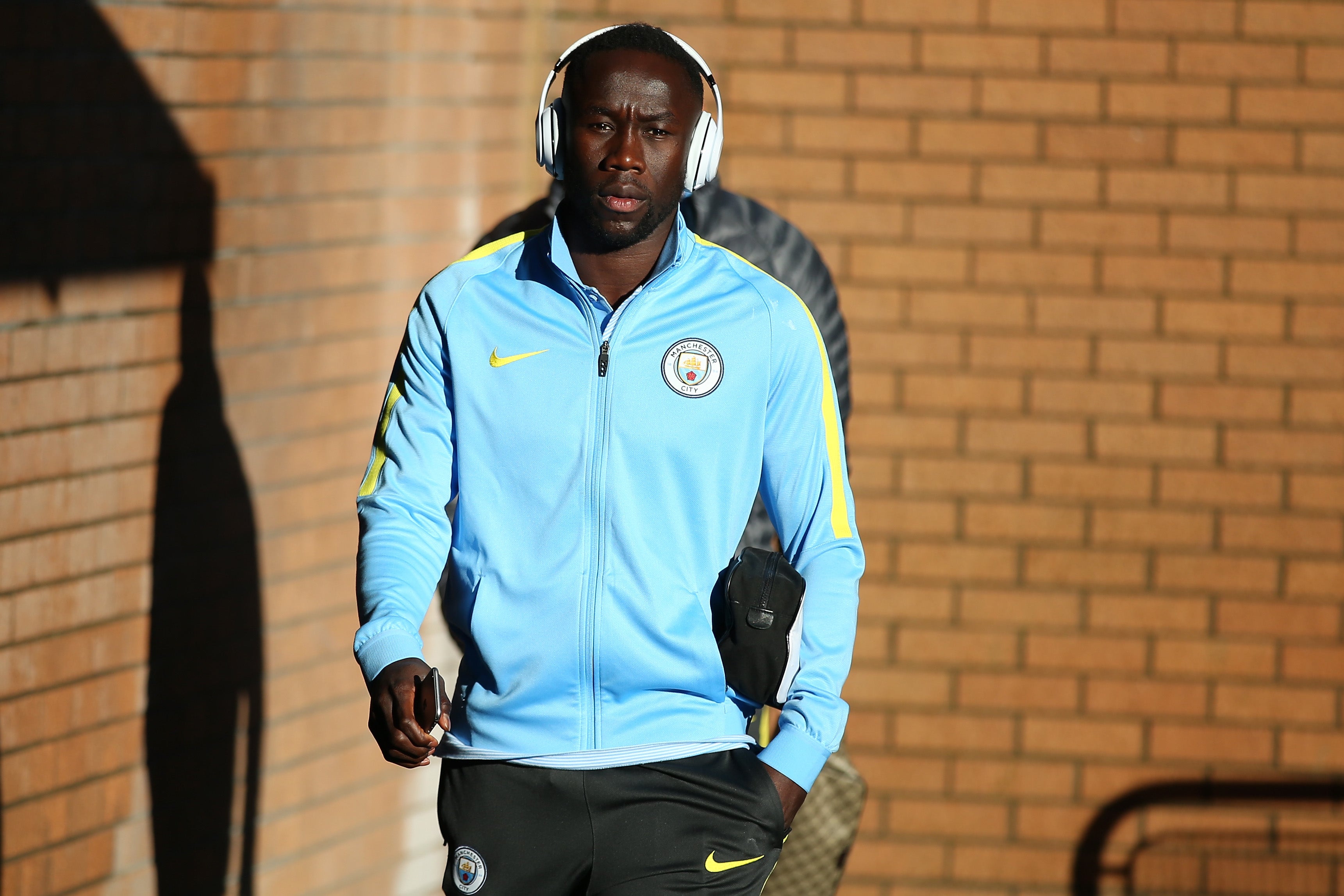 Multan a Sagna, jugador del City, con 46.200 euros por críticas a un árbitro Multan a Sagna, jugador del City, con 46.200 euros por críticas a un árbitro