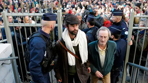 Cedric Herrou, el campesino francés que podría ir a la cárcel por ayudar a inmigrantes irregulares Cedric Herrou, el campesino francés que podría ir a la cárcel por ayudar a inmigrantes irregulares