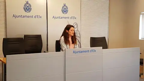 Mireia Mollà en una comparencencia en el Ayuntamiento de Elche. Polémica política